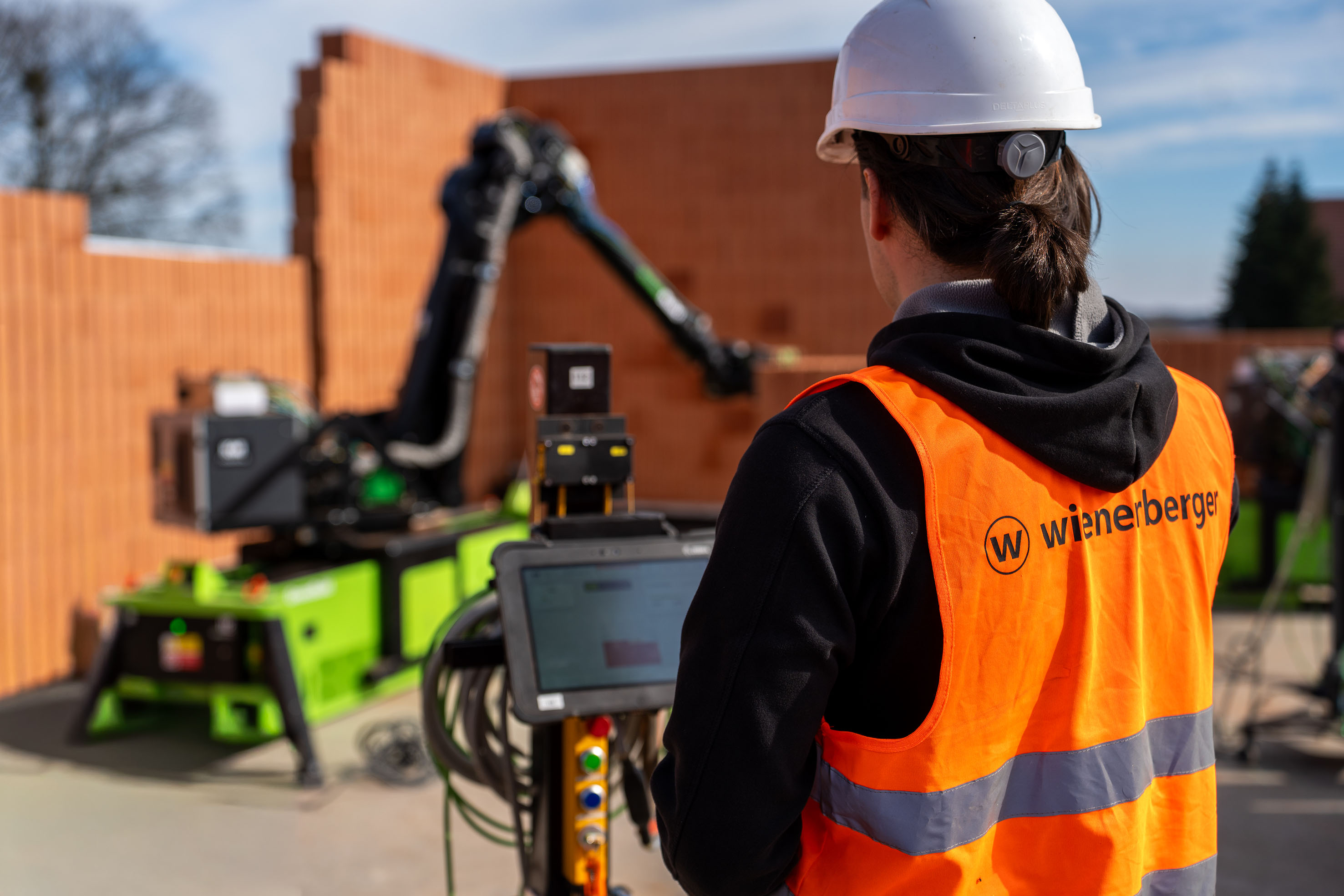 S cihlami Porotherm může zdít i robot